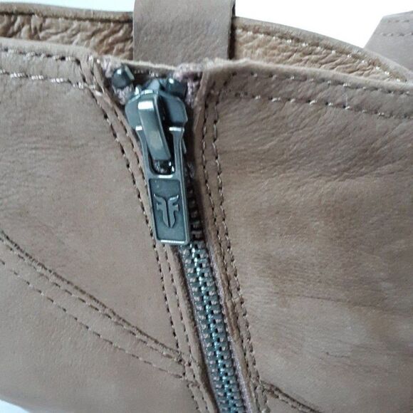 FRYE Women's Size 7M Tan Zip Leather Heel Ankle Boot - Picture 6 of 11